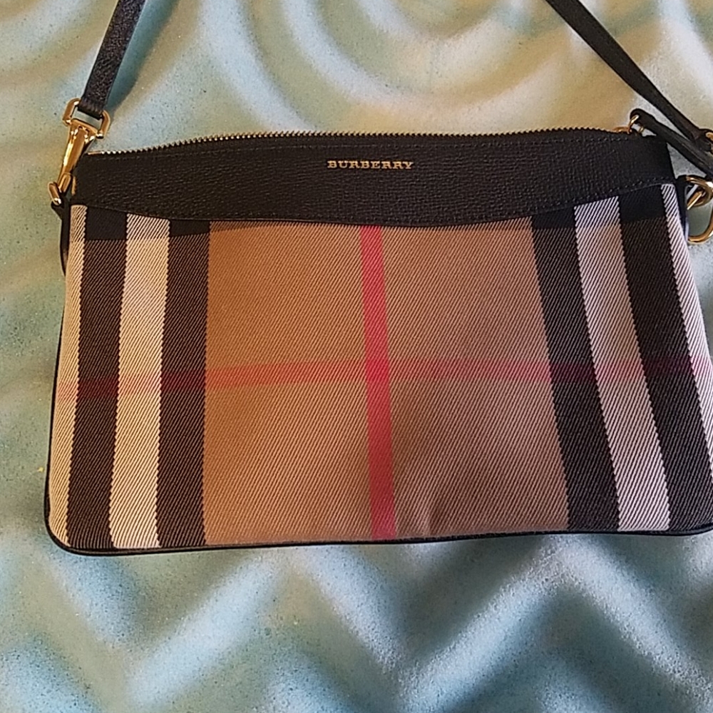 Burberry purse